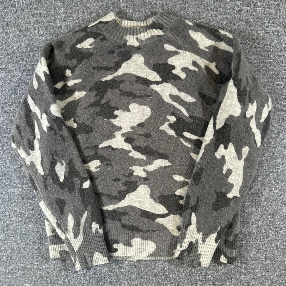 Banana Republic Camo Sweater Mens Small Gray Wool Blend Knit Camouflage Crewneck